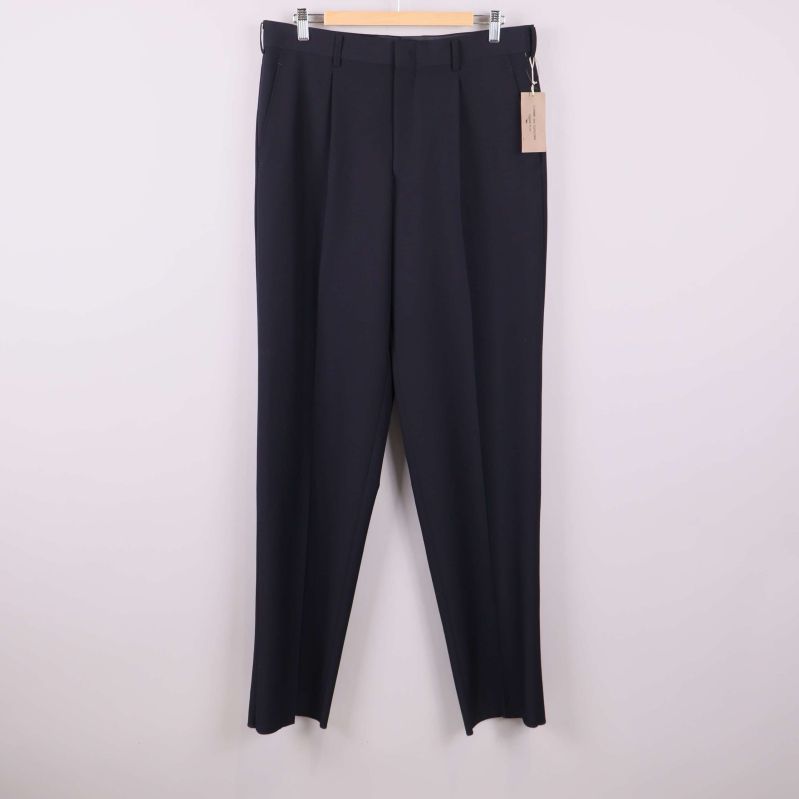 Mörka kostymbyxor framifrån med pressveck