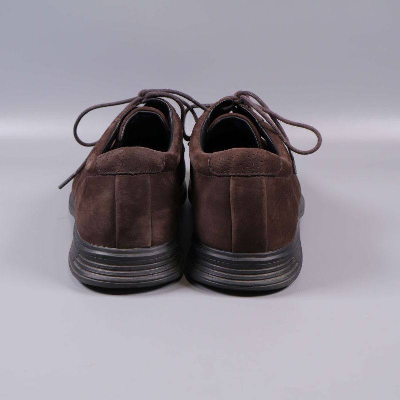 Mockaskor bakifrån med synliga sulor