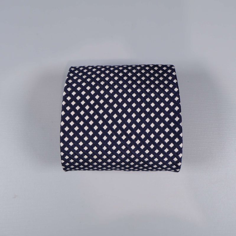 Hoprullad slips med mörkblått och vitt rutmönster