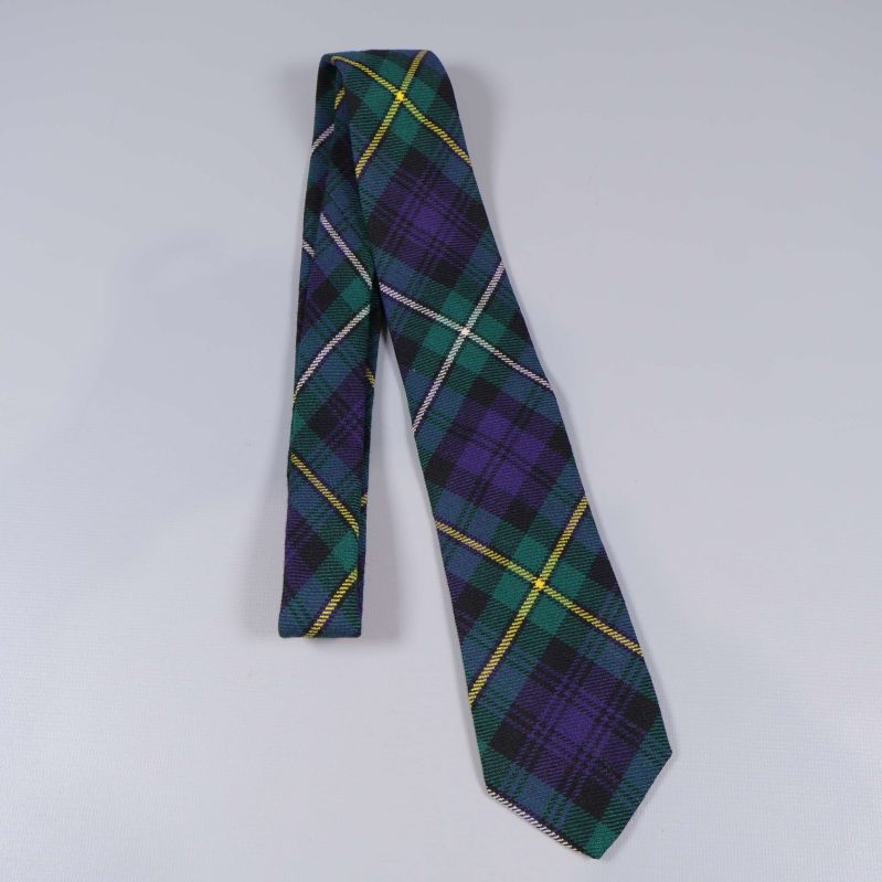 Hel slips med grönt och lila rutmönster och gula detaljer
