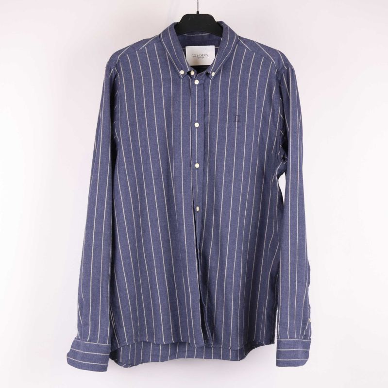 Randig skjorta framifrån