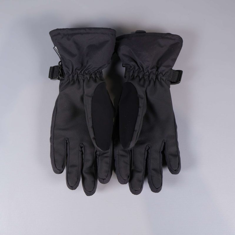 Baksidan av svarta vinterhandskar med förstärkta handflator