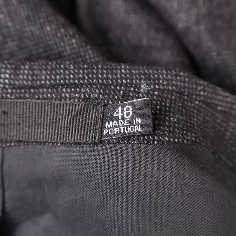 Storlekslapp med storlek 48 och Made in Portugal