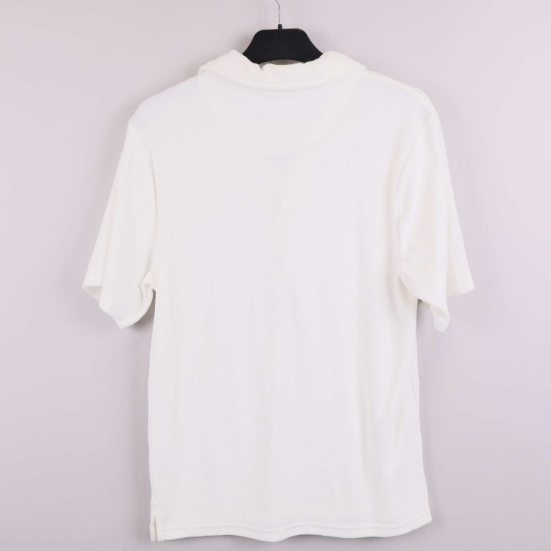 Vit pikétröja med krage bakifrån