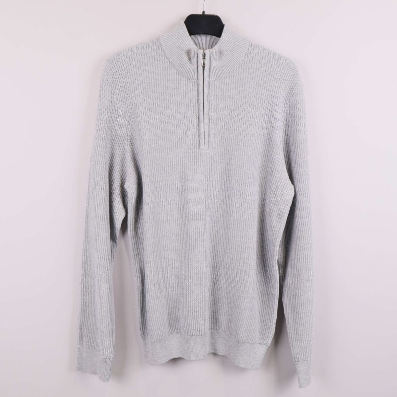 Grå stickad tröja med halv zip framifrån