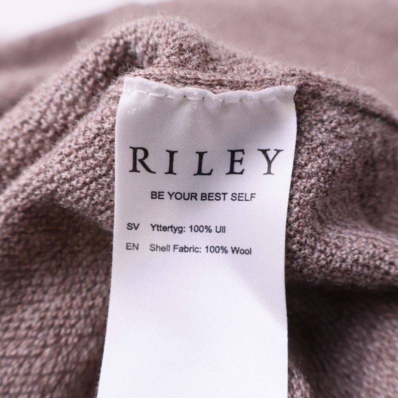 Materialetikett med texten 100% Ull från Riley