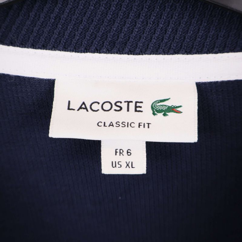 Närbild av Lacoste-etikett med storleksinfo
