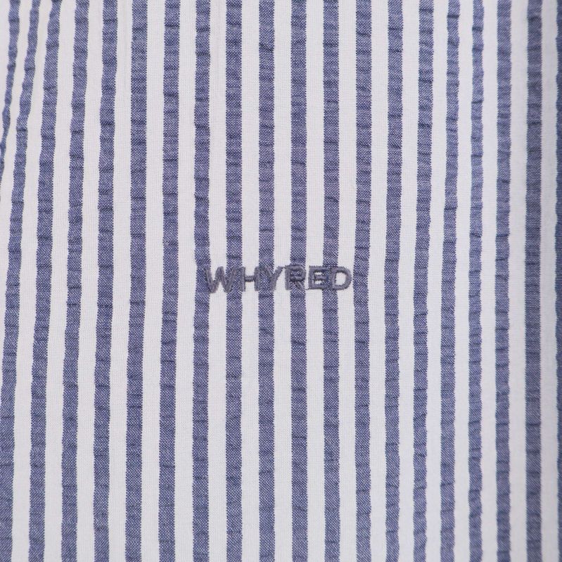 Whyred logotyp broderad på randigt tyg