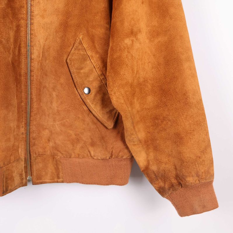 Ficka med knappdetalj