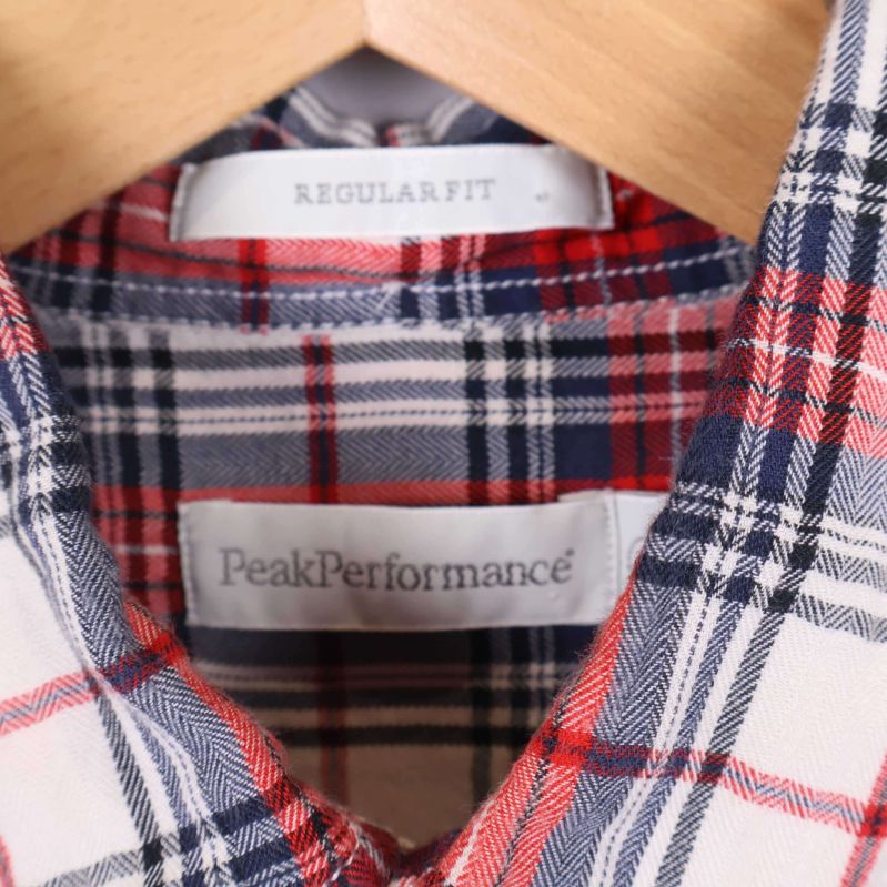 Peak Performance etikett i krage