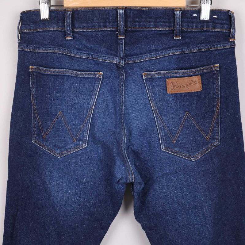 Detalj av bakfickor och patch