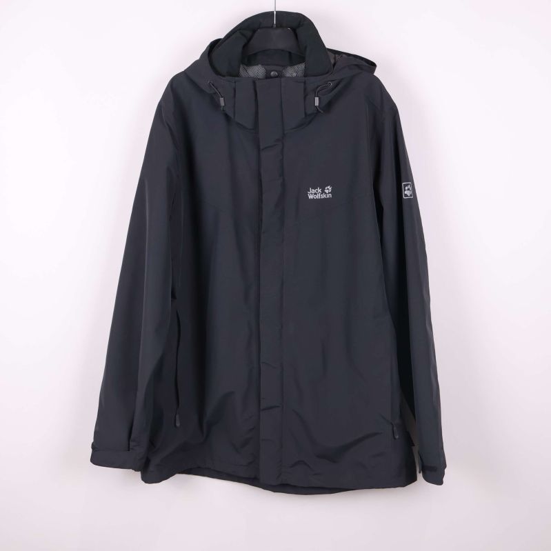 Jacka med huva och diskret design