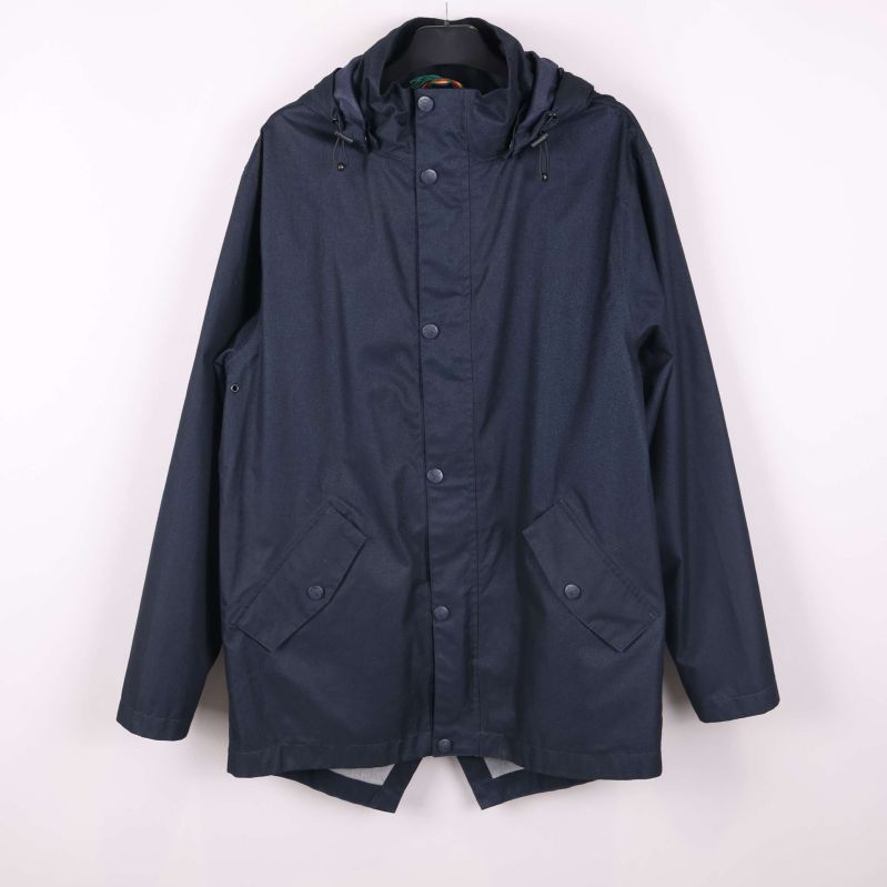 Jacka med huva och knappar