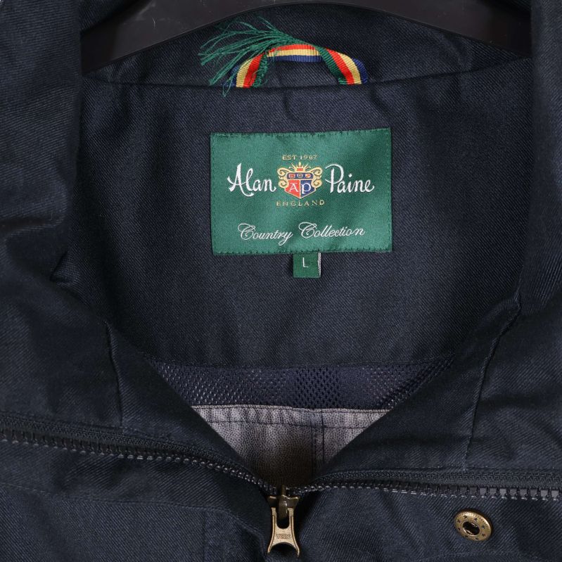 Ficka med knappdetalj