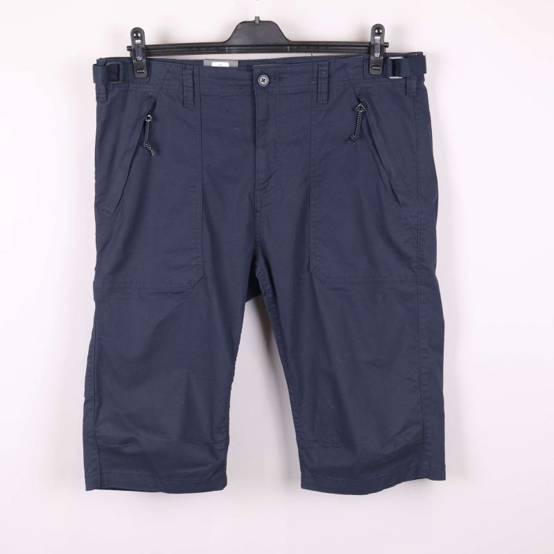 Blå shorts med cargofickor fram