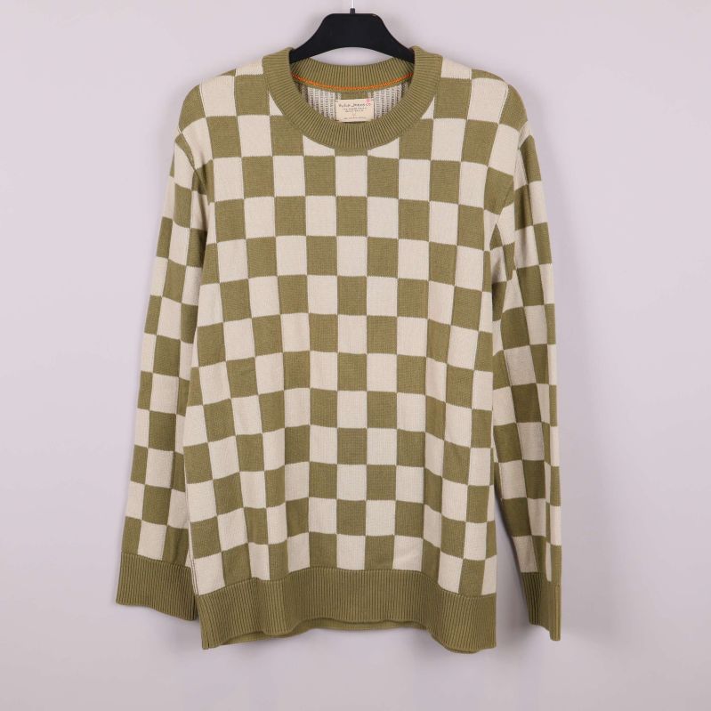 Rutigt mönster och avslappnad stil