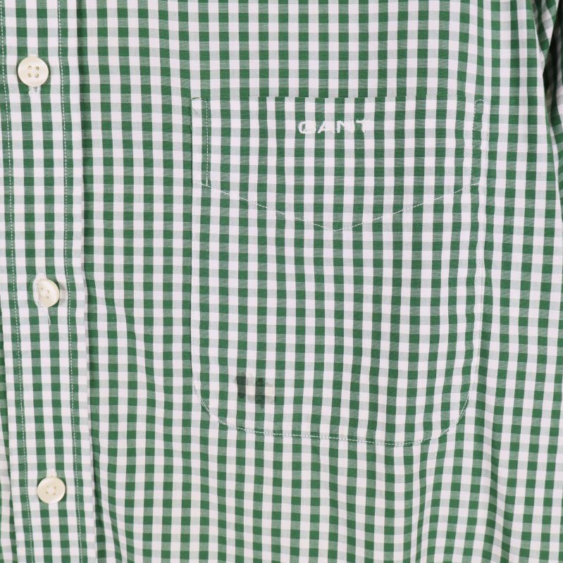 Detalj av bröstficka och logga