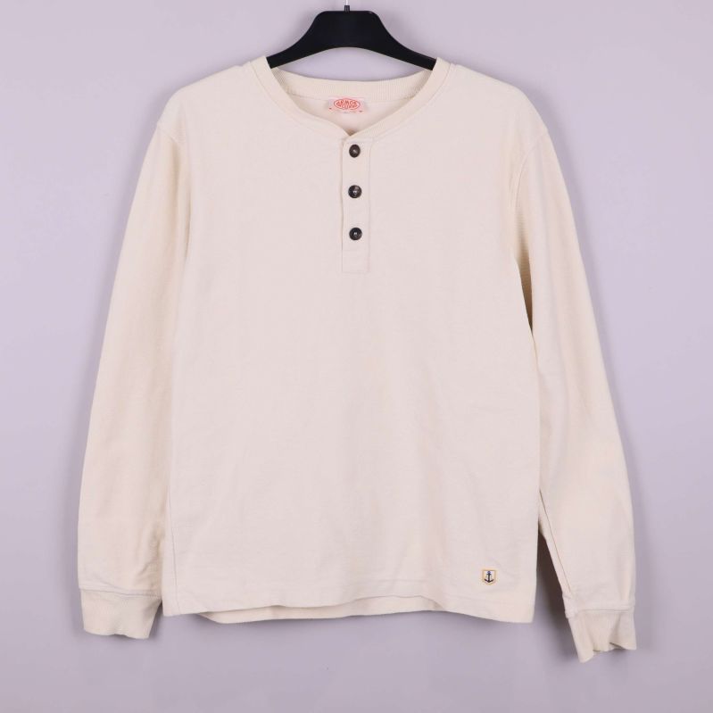 Framsida av henleytröja