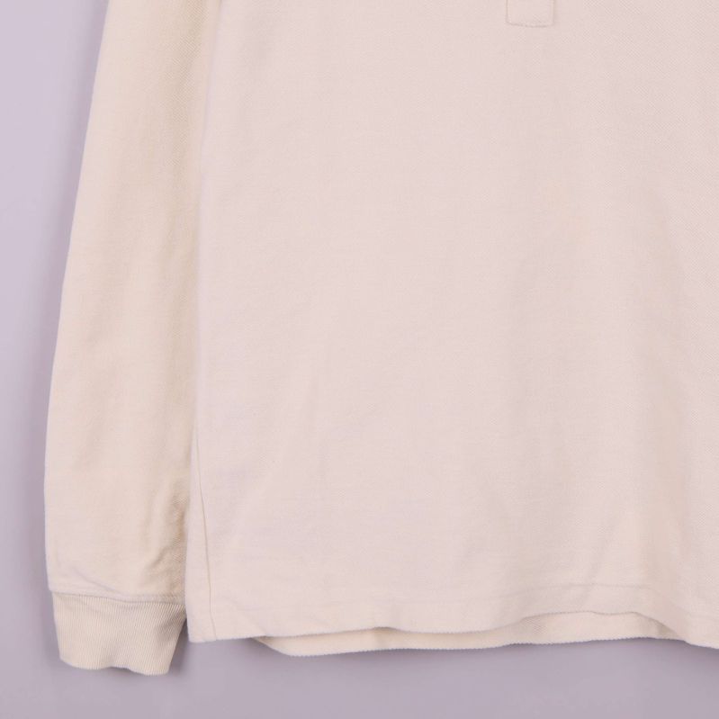 Detalj av knappslå framtill