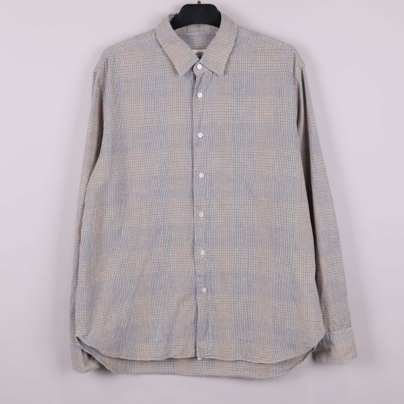 Framsida av rutigt skjorta