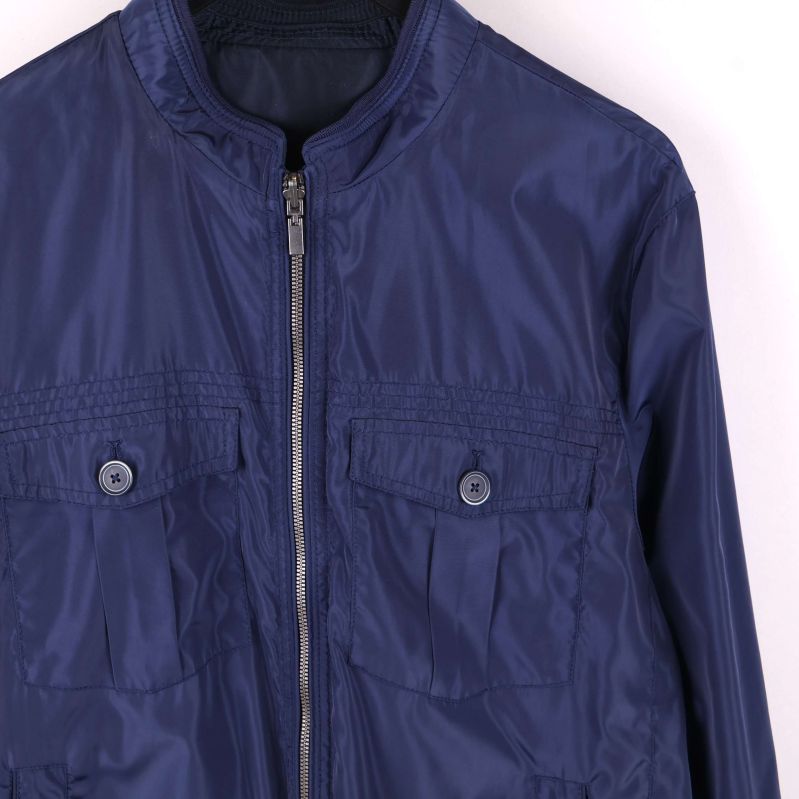 Bröstfickor och dragkedja