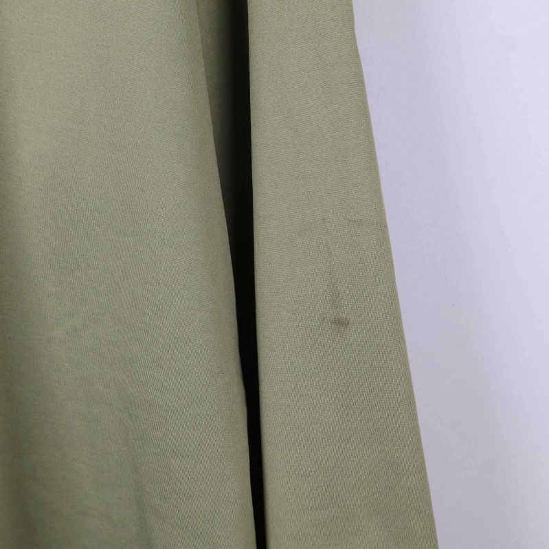 Detaljbild på krage och dragkedja