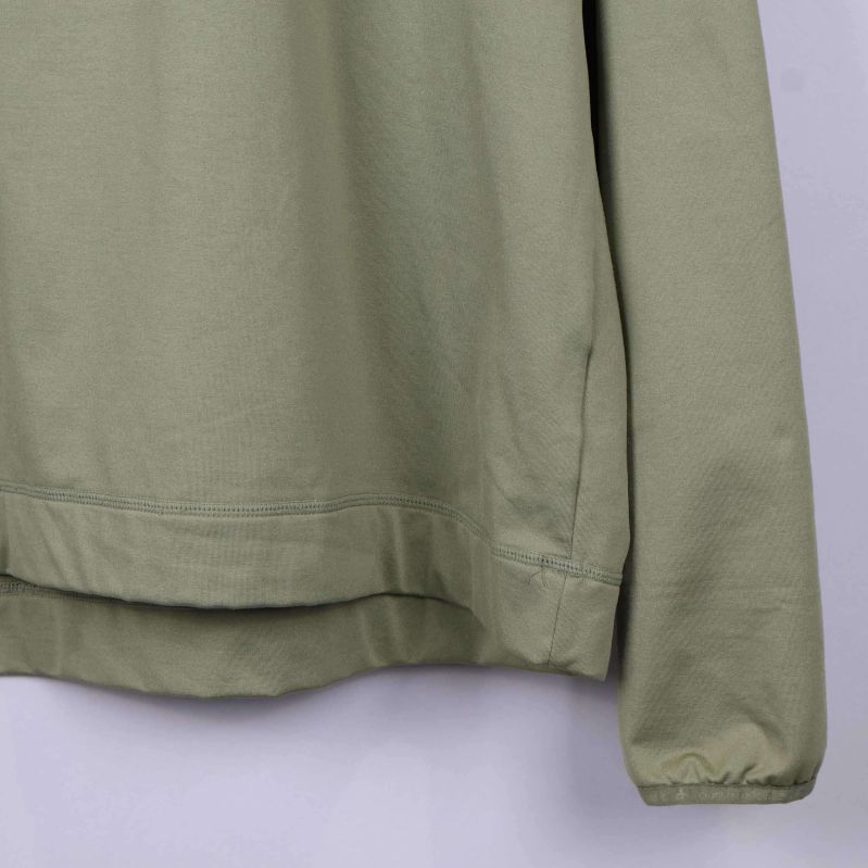 Mind­re fläck på vänster ärm