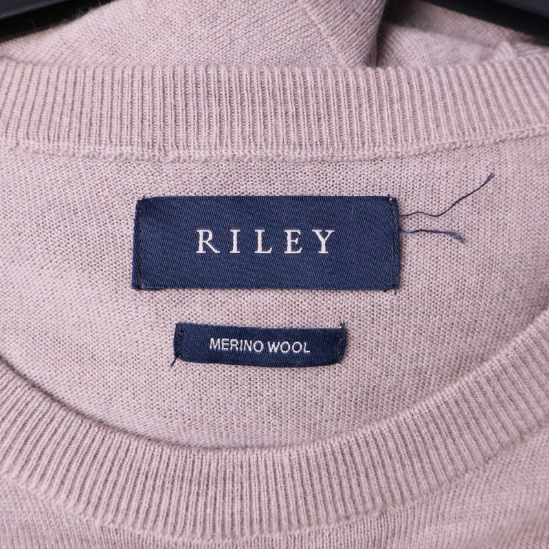 Namn- och materialetikett med Riley och Merino Wool