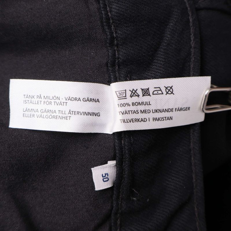 Tvättrådsetikett och storlekslapp 50 inuti byxorna