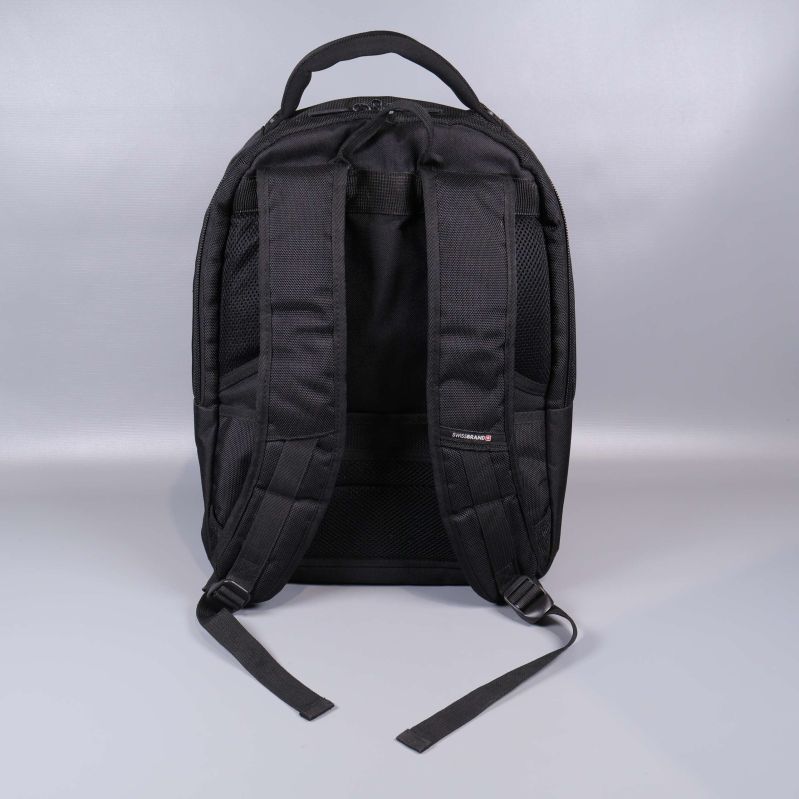 Ryggsäckens baksida med vadderade axelremmar och bärhandtag