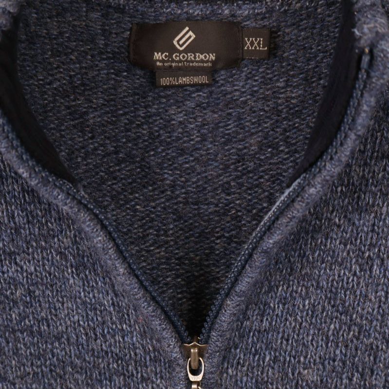 Närbild på halsringning och etikett från MC.Gordon