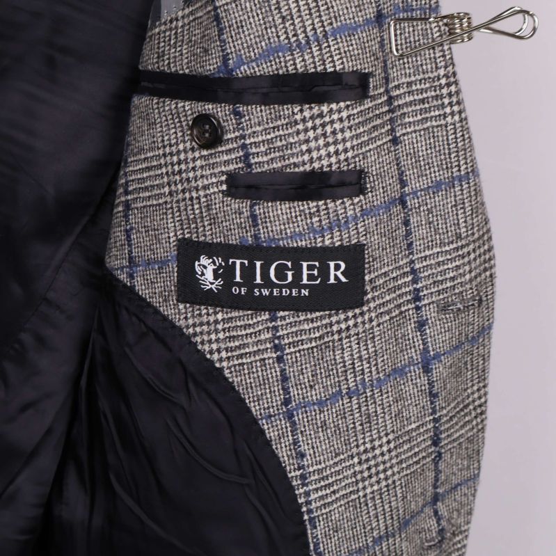 Innerfoder och Tiger of Sweden-logotyp syns tydligt