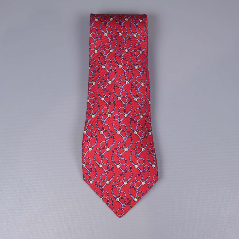 Röd Hermès slips med blått och vitt grafiskt mönster