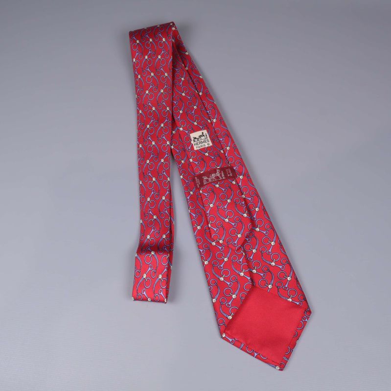 Baksida med Hermès Paris etikett på slipsen