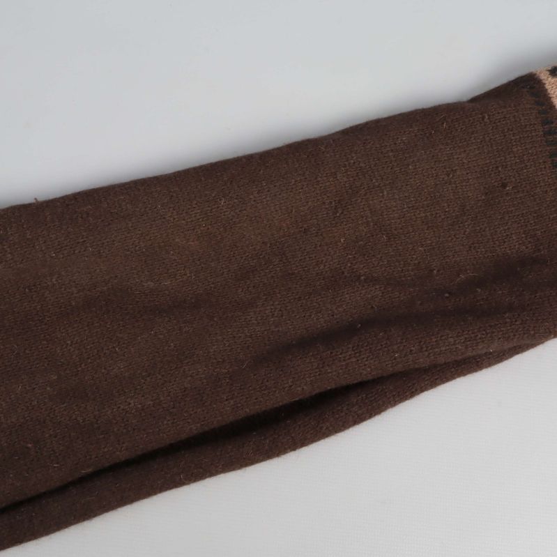 Enfärgade partier i halsduken