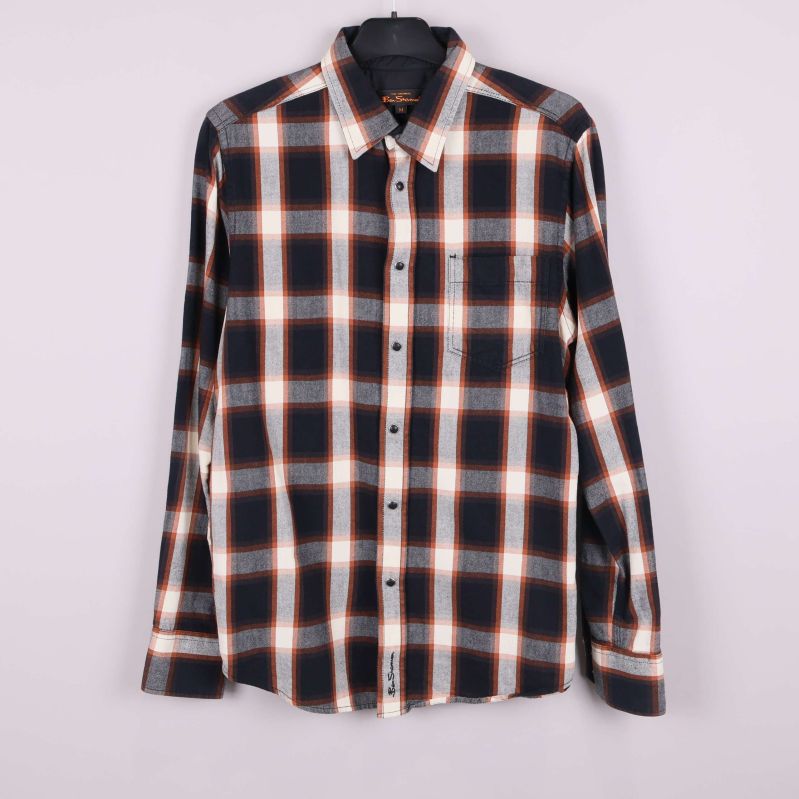 Rutig skjorta framifrån