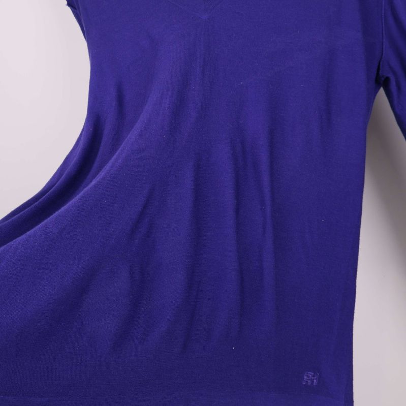 Detalj av strukturen på lila tyg