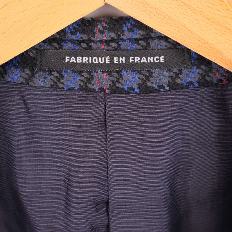 Halsringning med etikett fabricqué en France