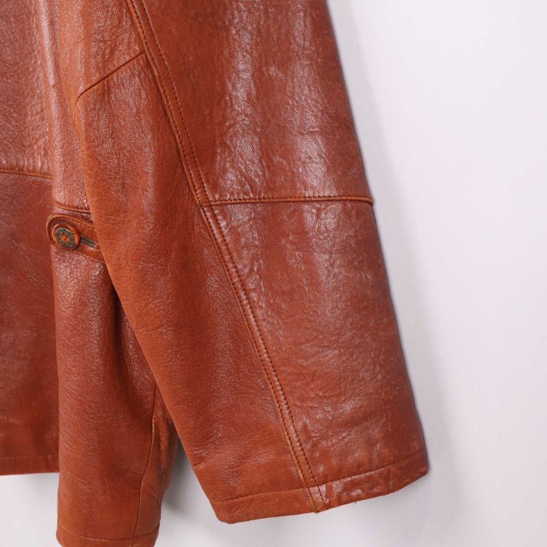 Hollies märkesdetalj i läder