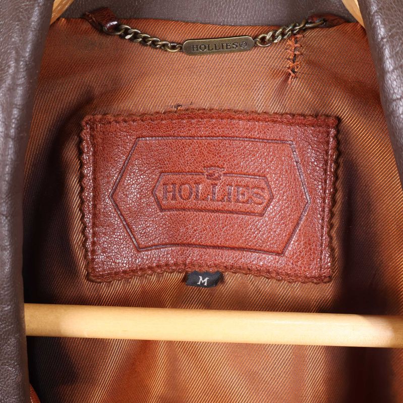 Öppen jacka visar innerfoder