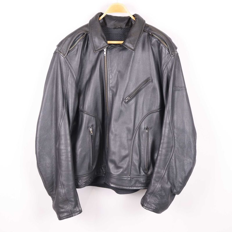 Jacka med flera fickor