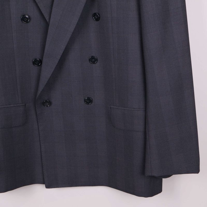 Närbild på kavajens slag