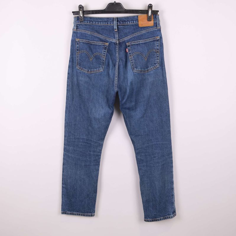 Jeans med tydliga bakfickor