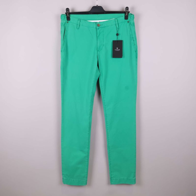 Framsida på gröna byxor