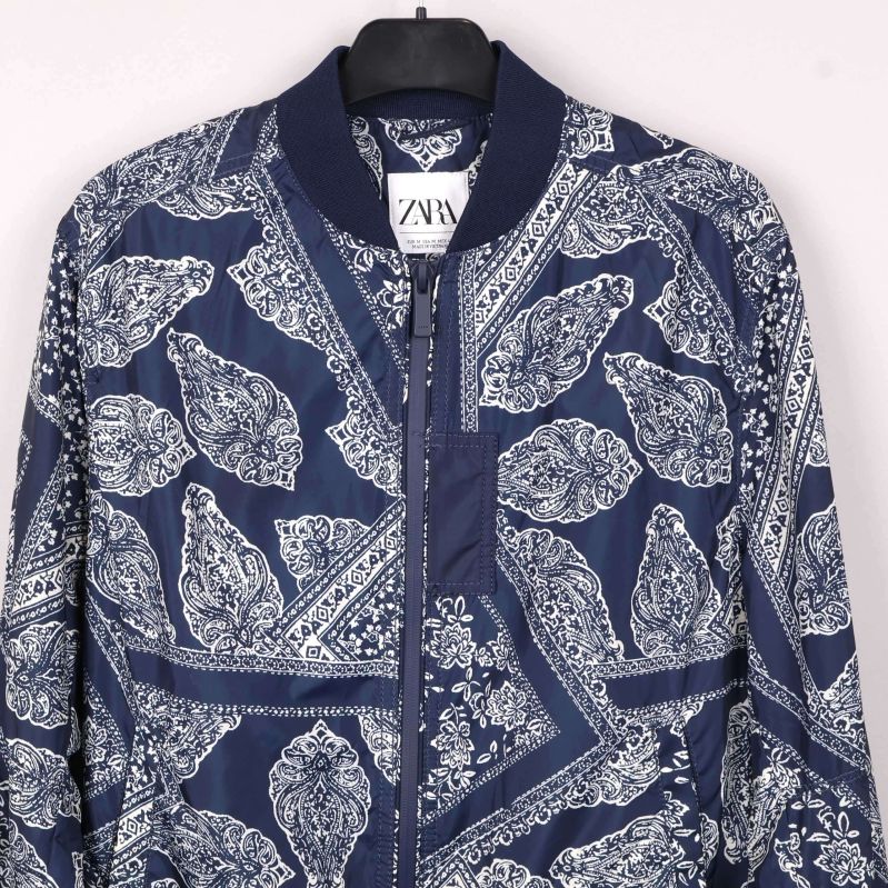 Jacka med ZARA-märke