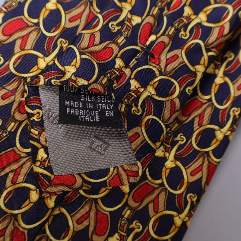 Materiallapp visar 100% siden och Made in Italy