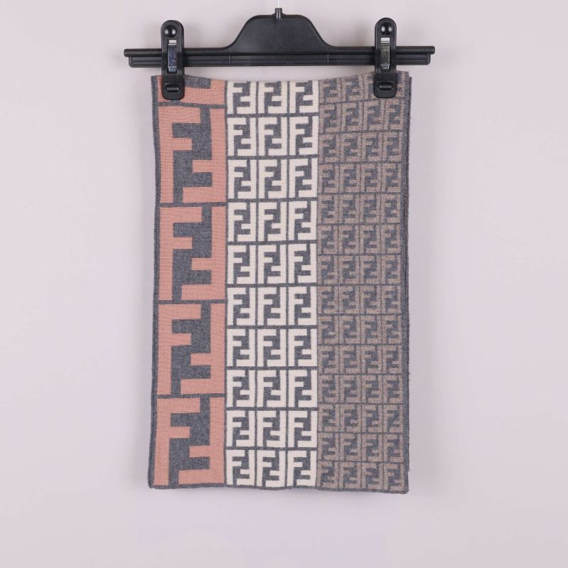 Halsduk med grafiskt Fendi-mönster i flera färger