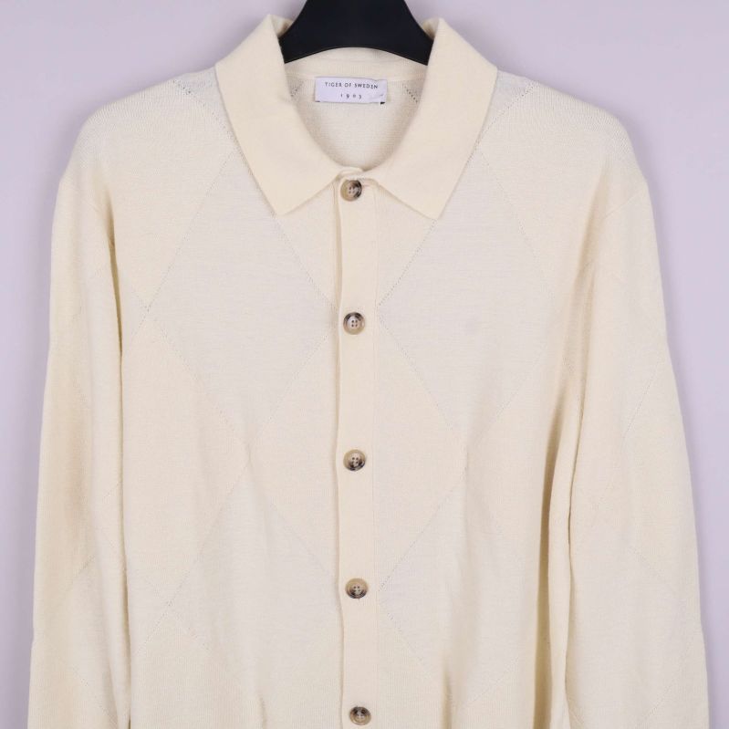 Tiger of Sweden etikett i kragen