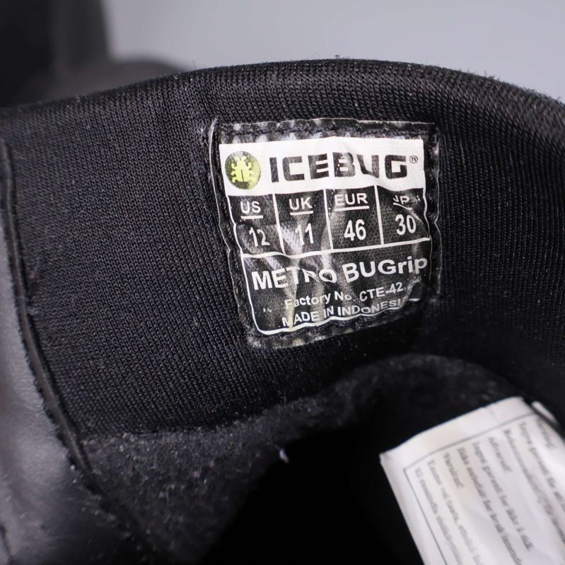 Storleksetikett på insidan av svart Icebug boot