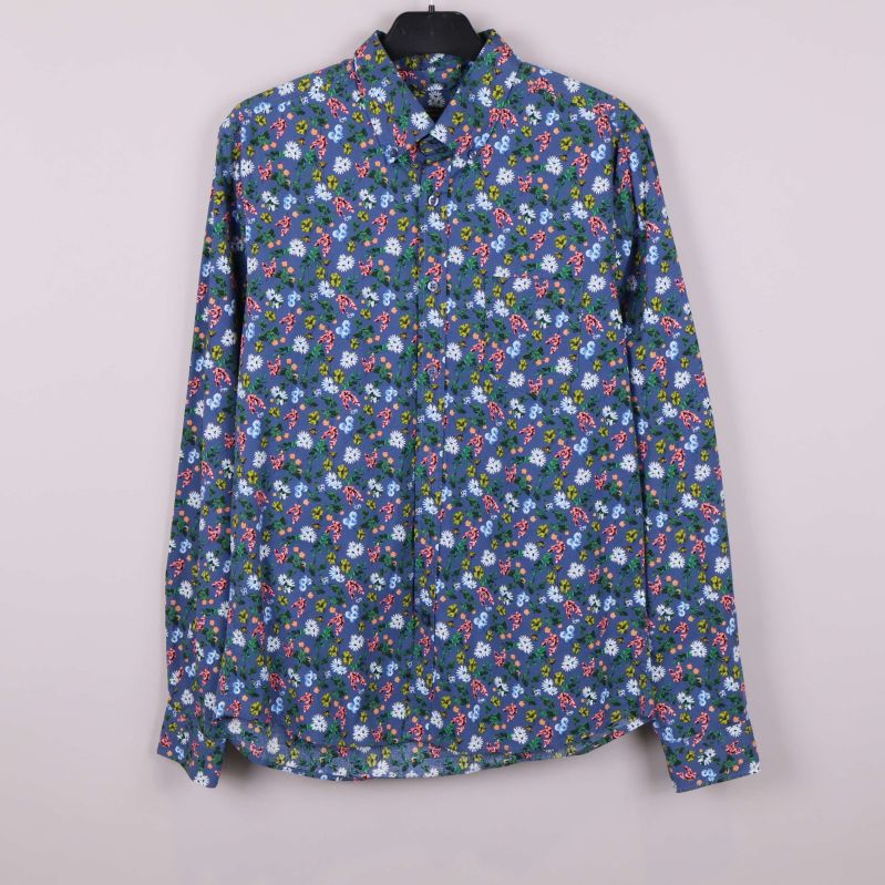 Blommig skjorta framifrån